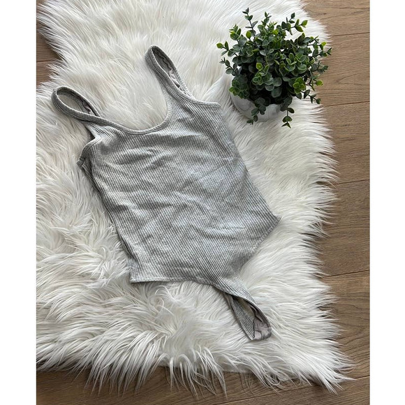 NWT Articles of Society Scoop Neck Gray ribbed Bodysuit size M - Picture 1 of 4
